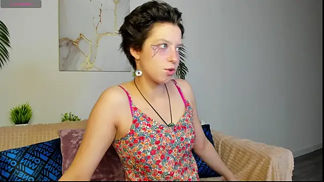 Snapshot of Sara_Frayer chatting on November 18, 2025, 9:14 am Sara Frayer online show from November 18, 2025, 9:14 am