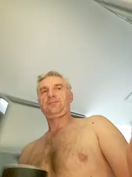 Snapshot of Vintermelon2 chatting on October 5, 2025, 8:01 am Vintermelon2 online show from October 5, 2025, 8:01 am