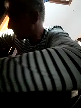 Snapshot of Vintermelon2 chatting on October 11, 2025, 11:25 pm Vintermelon2 online show from October 11, 2025, 11:25 pm