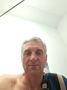 Snapshot of Vintermelon2 chatting on October 18, 2025, 10:05 am Vintermelon2 online show from October 18, 2025, 10:05 am