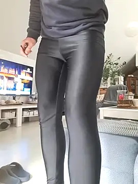 Vintermelon2 online show from April 8, 2026, 2:39 pm