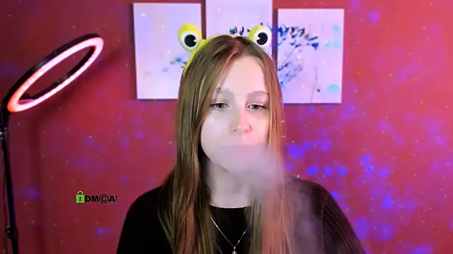 esme moore  online show from October 8, 2025, 8:45 am