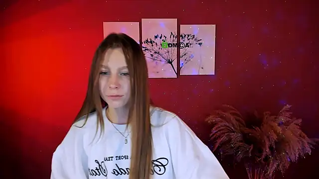 esme moore  online show from October 10, 2025, 8:46 am