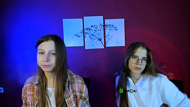 esme moore  online show from October 20, 2025, 8:48 am