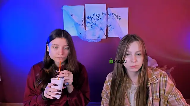 esme moore  online show from October 30, 2025, 9:55 am