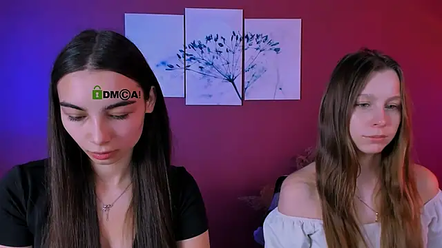 esme moore  online show from November 12, 2025, 10:04 am