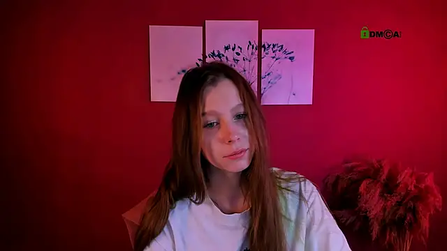 esme moore  online show from November 18, 2025, 9:03 am