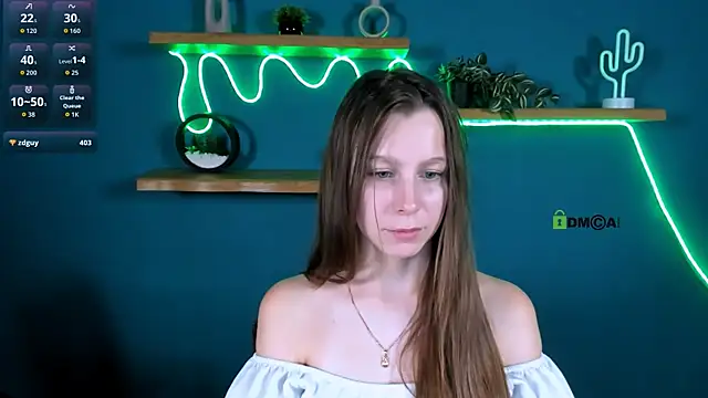 esme moore  online show from November 19, 2025, 12:16 pm