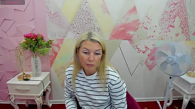 Snapshot of Hanna_any4 chatting on October 7, 2025, 11:07 am Hanna any4 online show from October 7, 2025, 11:07 am