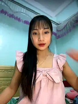 banlinh004 online show from November 3, 2025, 5:52 am
