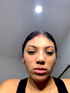 Snapshot of Azza__Slimene chatting on November 12, 2025, 6:08 pm Azza Slimene online show from November 12, 2025, 6:08 pm