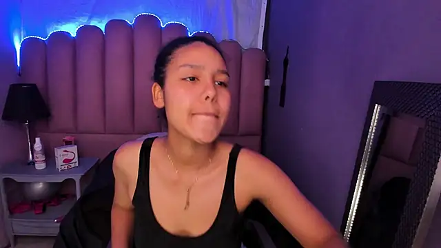 Snapshot of AriaVega chatting on November 6, 2025, 11:11 am AriaVega online show from November 6, 2025, 11:11 am