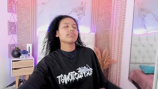 AriaVega online show from February 11, 2026, 12:54 pm