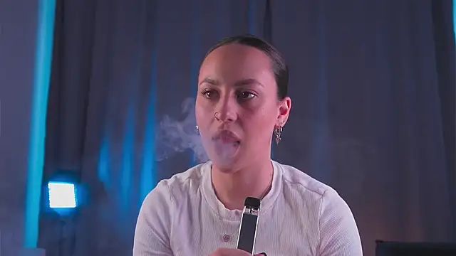 Snapshot of formoneyes chatting on October 6, 2025, 4:21 am formoneyes online show from October 6, 2025, 4:21 am