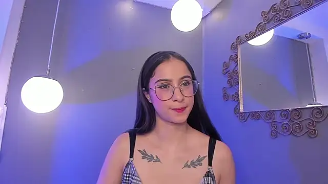 Alana Martinez  online show from April 8, 2026, 8:09 pm