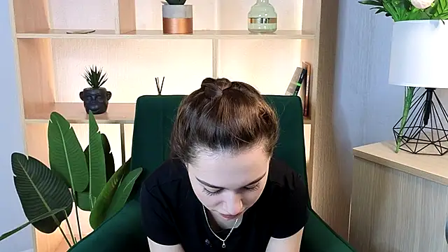 Snapshot of FrankieViall chatting on October 3, 2025, 11:07 am FrankieViall online show from October 3, 2025, 11:07 am