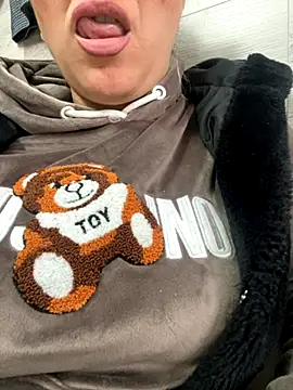 Daiana Andra online show from October 14, 2025, 2:51 pm