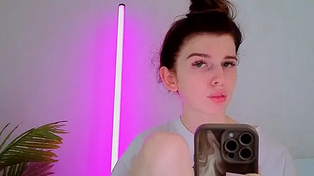 Snapshot of Victoria_Pass chatting on October 13, 2025, 1:22 pm Victoria Pass online show from October 13, 2025, 1:22 pm