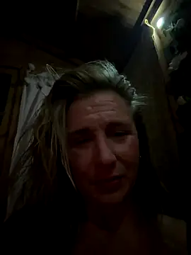 Snapshot of MimiMaee chatting on October 5, 2025, 9:24 pm MimiMaee online show from October 5, 2025, 9:24 pm