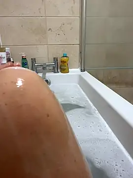 Snapshot of MimiMaee chatting on October 8, 2025, 9:18 am MimiMaee online show from October 8, 2025, 9:18 am