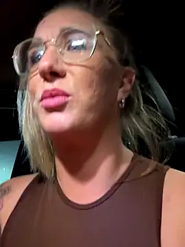 Snapshot of MimiMaee chatting on October 18, 2025, 7:14 pm MimiMaee online show from October 18, 2025, 7:14 pm