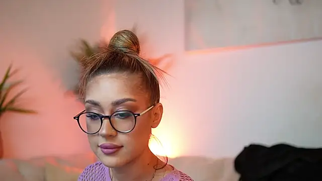 Snapshot of AileenKiss chatting on October 13, 2025, 6:41 pm AileenKiss online show from October 13, 2025, 6:41 pm