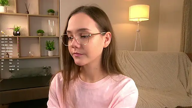 SweetSaraPie online show from December 22, 2025, 7:33 pm