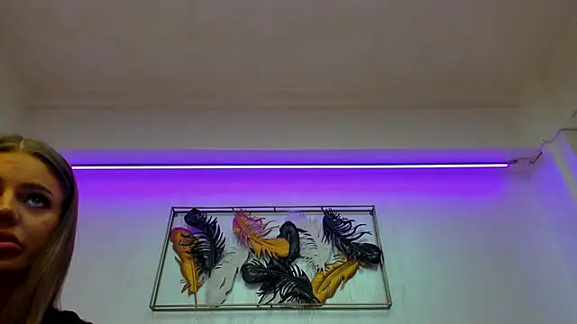 VikaFever online show from November 8, 2025, 4:23 am