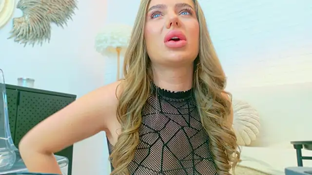 VikaFever online show from November 15, 2025, 4:10 am