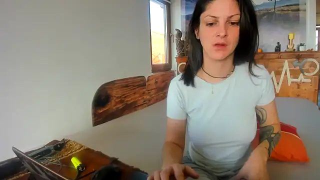 anissawhitenss online show from November 14, 2025, 9:19 am