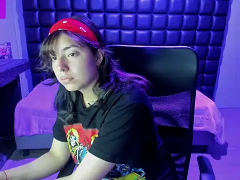 Violetta Swett  online show from December 15, 2025, 11:25 am