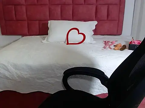 Snapshot of sweetsubmisaxox chatting on October 20, 2025, 2:28 pm sweetsubmisaxox online show from October 20, 2025, 2:28 pm