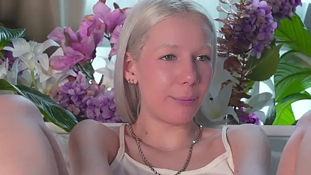 RanyThomson online show from December 21, 2025, 11:28 am