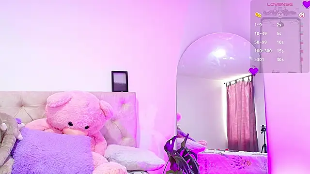 SoofiKiss online show from October 10, 2025, 6:51 pm