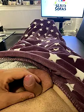 Sklavekay online show from October 3, 2025, 9:56 pm