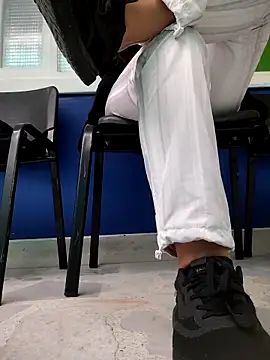 shannon kinne  online show from November 14, 2025, 2:05 pm