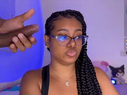 Snapshot of Hotvibes_xx chatting on November 17, 2025, 1:33 am Hotvibes xx online show from November 17, 2025, 1:33 am