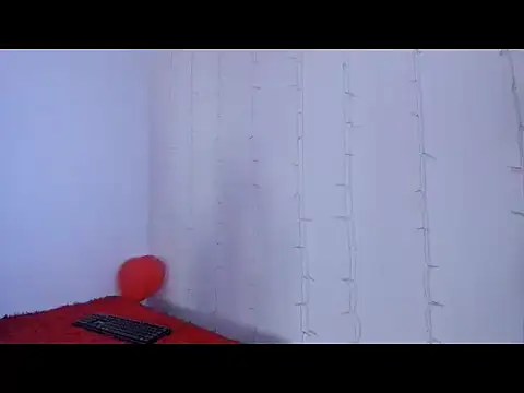 Snapshot of lili_latina47 chatting on October 27, 2025, 1:15 pm lili latina47 online show from October 27, 2025, 1:15 pm