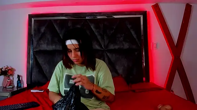 Nixielee  online show from October 24, 2025, 7:32 pm