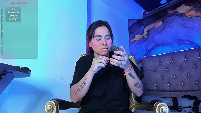 Nixielee  online show from October 28, 2025, 7:38 pm