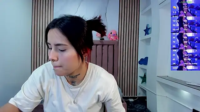 Nixielee  online show from November 17, 2025, 7:30 pm