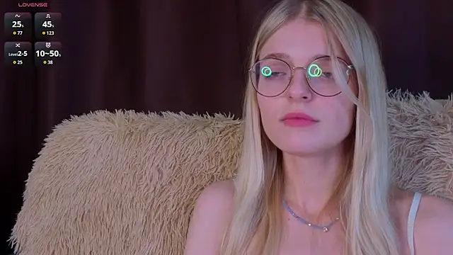 MonicaShiny online show from November 14, 2025, 5:44 pm