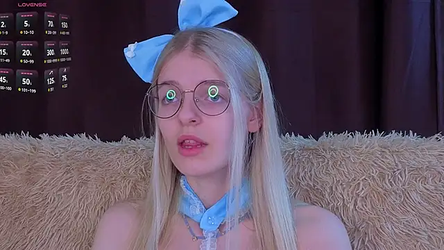 MonicaShiny online show from November 16, 2025, 6:02 pm