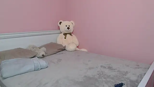  alexandra ray  online show from November 11, 2025, 6:13 am