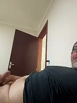 Snapshot of bozocwb chatting on October 3, 2025, 12:24 pm bozocwb online show from October 3, 2025, 12:24 pm