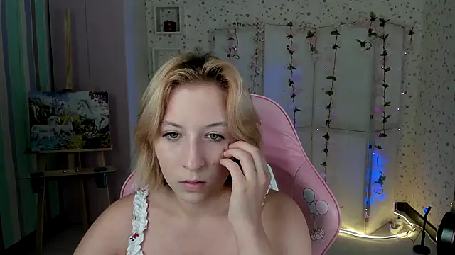 Snapshot of Emma_Garcias chatting on October 3, 2025, 12:24 pm Emma Garcias online show from October 3, 2025, 12:24 pm