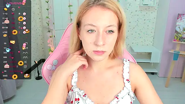 Snapshot of Emma_Garcias chatting on October 18, 2025, 11:55 am Emma Garcias online show from October 18, 2025, 11:55 am