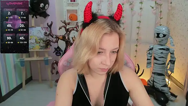 Snapshot of Emma_Garcias chatting on October 29, 2025, 12:07 pm Emma Garcias online show from October 29, 2025, 12:07 pm