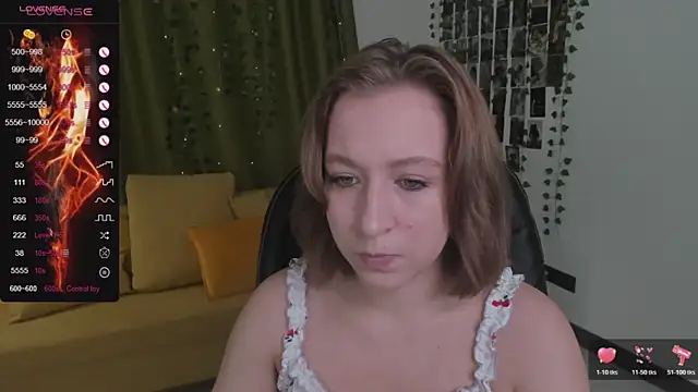 Snapshot of Emma_Garcias chatting on November 11, 2025, 1:44 pm Emma Garcias online show from November 11, 2025, 1:44 pm