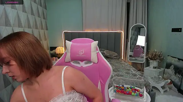 Snapshot of Emma_Garcias chatting on November 14, 2025, 2:27 pm Emma Garcias online show from November 14, 2025, 2:27 pm